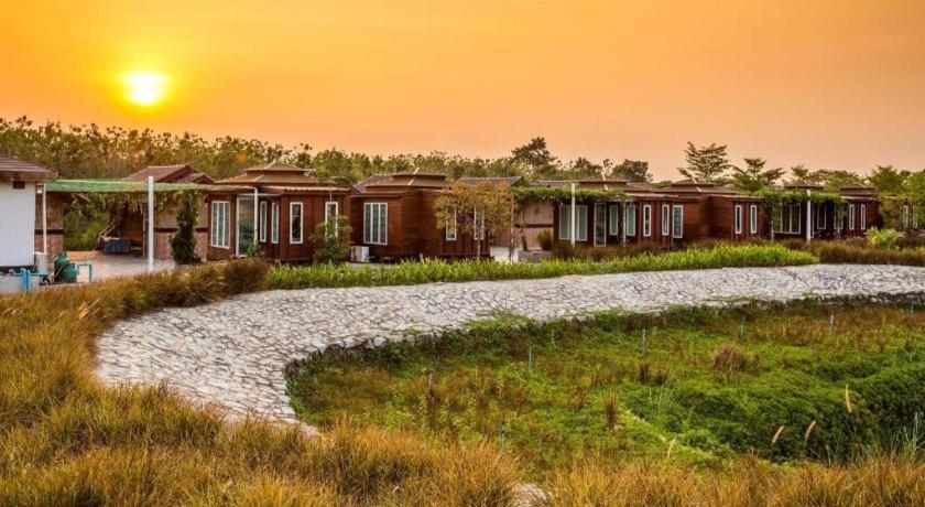 Prew Lom Chom Nam Resort Ban Phan Sadet Nok Exterior foto