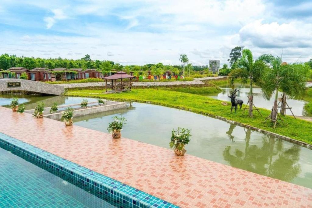 Prew Lom Chom Nam Resort Ban Phan Sadet Nok Exterior foto