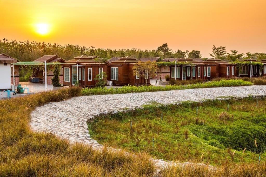 Prew Lom Chom Nam Resort Ban Phan Sadet Nok Exterior foto